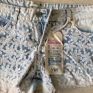 Size 11 Light Jean Shorts, NWT!
